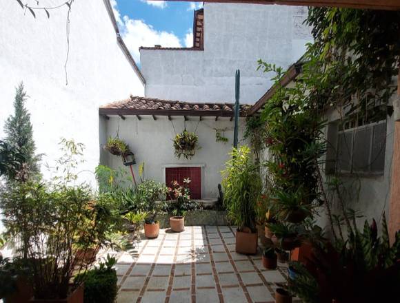 COMODA CASA EN VENTA EN PRADO CENTRO. DOS PLANTAS