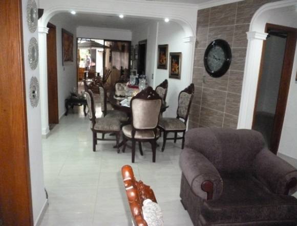 VENDO HERMOSA CASA CENTRAL - MEDELLÍN 