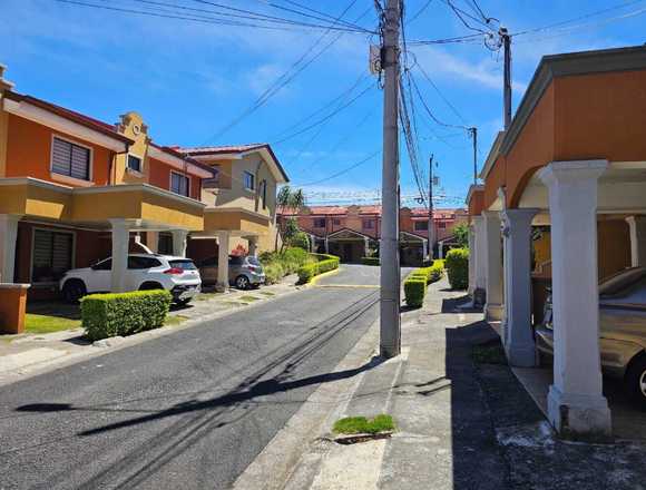 Casa en Condominio en Damas de Desamparados