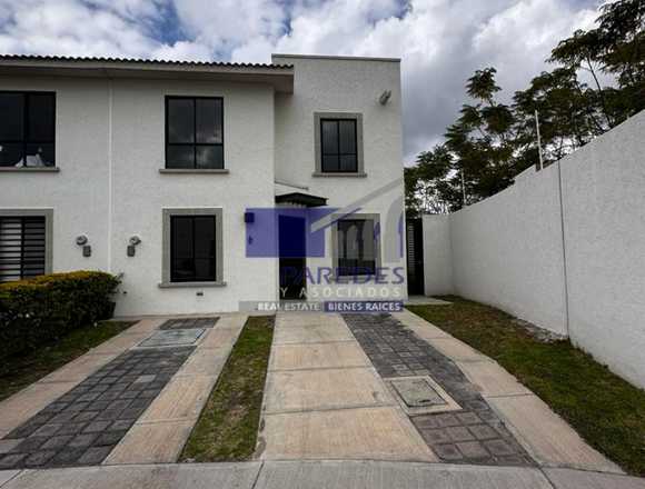 C109 Casa en venta en Fracc. Zakia El Marqués Qro