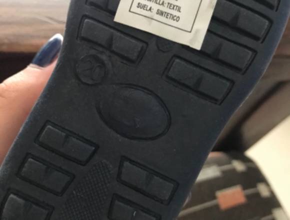 Se vende pares de zapatos para bebé 