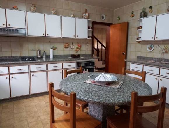 Casa en Venta con anexo en Urb San Juan La Suiza San Antonio 