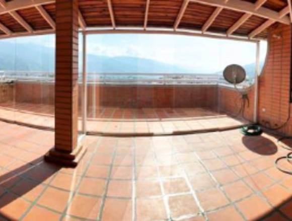 Exclusivo Apartamento, 254m2. Res. La Casona