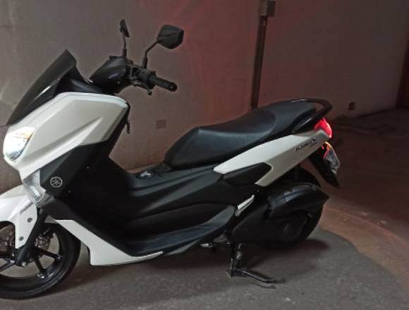 YAMAHA NMAX 155 DE 2021 BLANCA COMO NUEVA