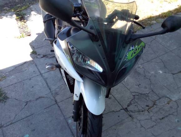 Vendo Yamaha R15 versión 2