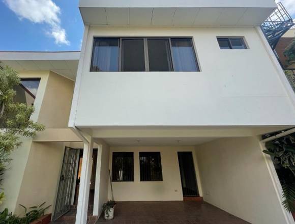 Real Cariari, Casa en Condominio. SE VENDE amplia