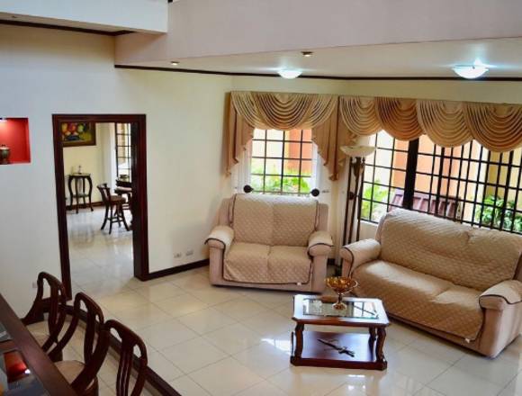 SE VENDE CASA HERMOSA, SANTO DOMINGO DE HEREDIA