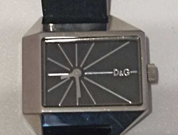 RELOJ DE MUJER ORIGINAL DE D&G,CON CORREA DE CUERO