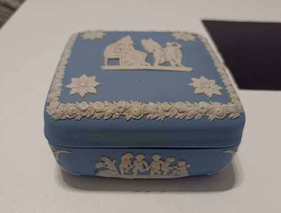 CAJA DE BARATIJAS DE CERÁMICA INGLESA , WEDGWOOD 