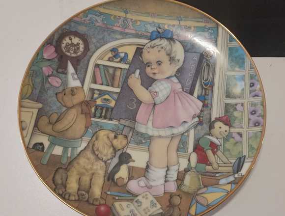 PLATO DE PORCELANA FINA COLLECIONABLE VINTAGE 1982