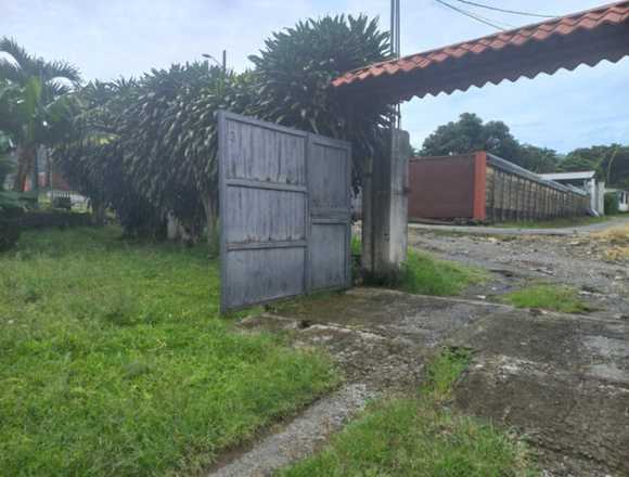 Se vende amplia finca de 3,824m2 Barva 25-121