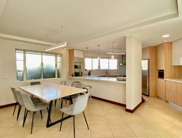 Se alquila casa amoblada en condominio Escazú