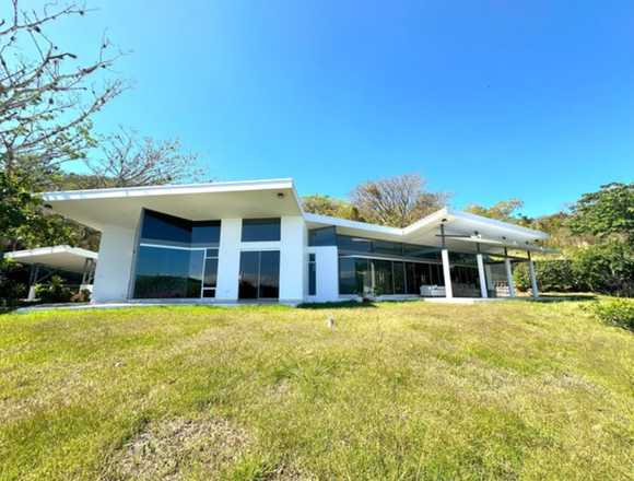 Se vende casa con piscina en hacienda Paraíso