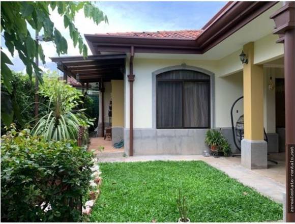 Hermosa casa en venta ubicado en La Guácima de Alajuela