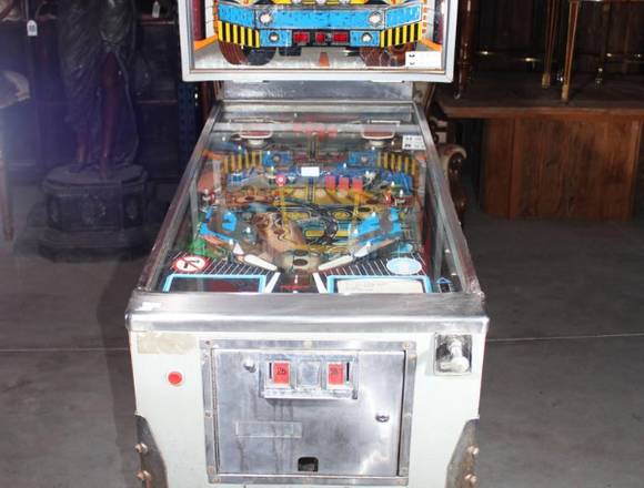 Vendo 2 Pinballs originales y muchos repuestos mas