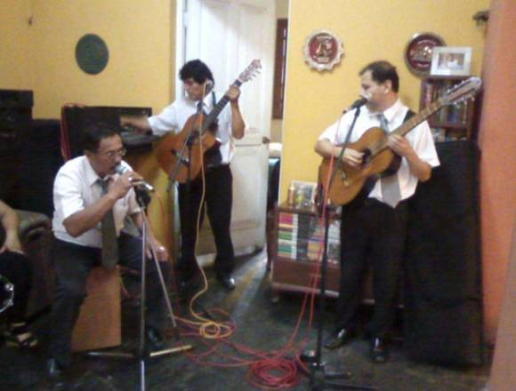 Guitarras y Cantantes del Criollismo en Lima Perú.