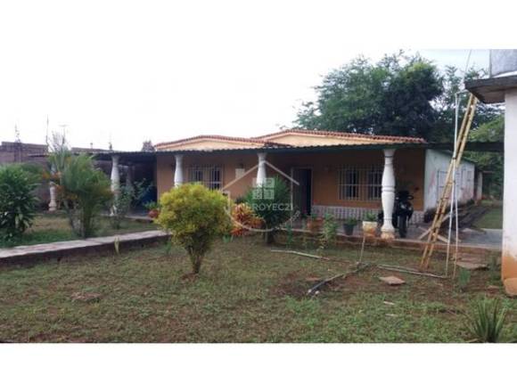 CASA CON AMPLIO TERRENO EN TINAQUILLO SECTOR EL JARDIN