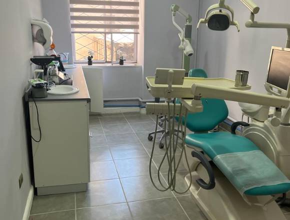 Clínica dental requiere odontologos