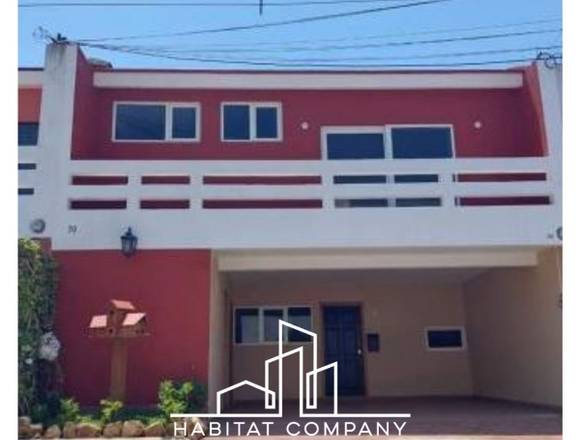 Casa en Venta en Condominio El Pinar, zona 7 Mixco