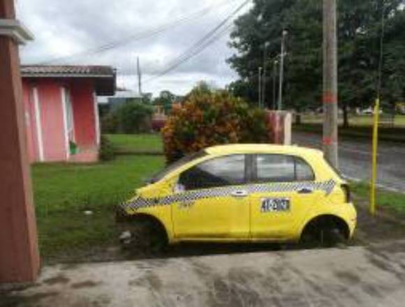 Vendo yaris 2007 automático por piezas 