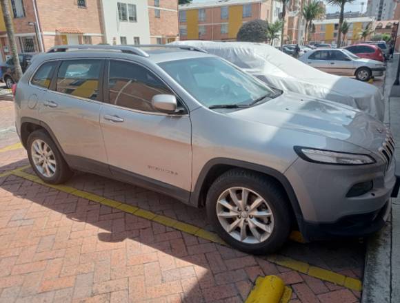 Vendo Camioneta Jeep Cherokee ,  gris metal. 2015