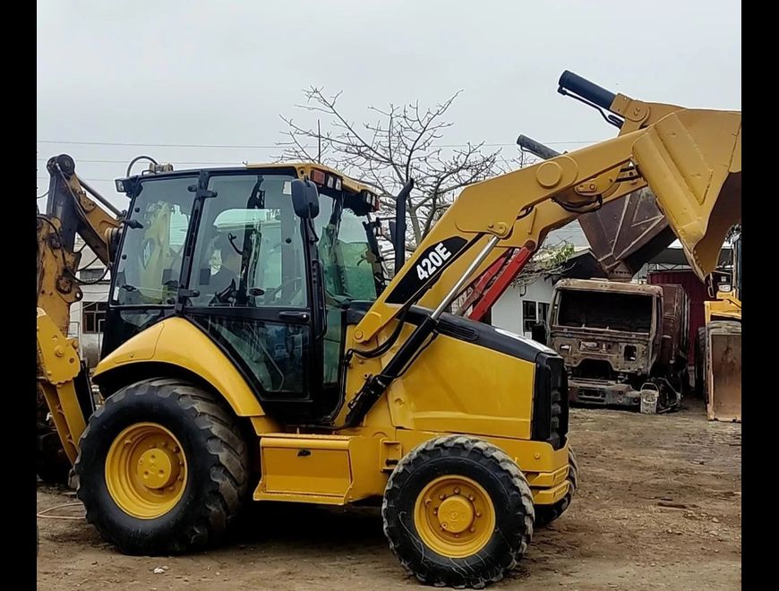 RETROEXCAVADORA CATERPILLAR 420E