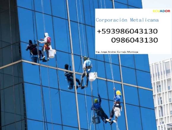 Limpieza de ventanas en edificios en Ecuador