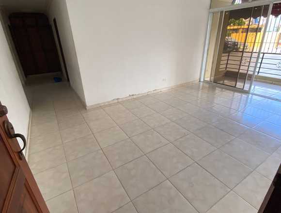 Vendo apartamento VACIO en primer nivel,