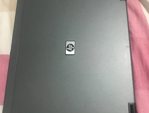 Laptop HP Compaq (Incluye Estuche)