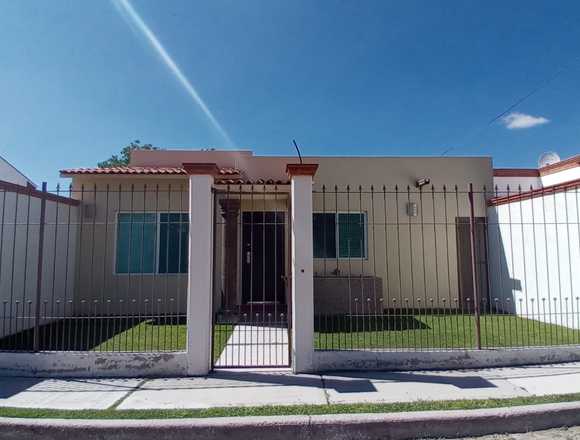 CASA PEQUEÑA EN VENTA CON TERRENO AMPLIO 