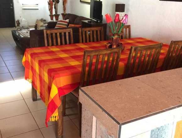 CASA CON ALBERCA PRIVADA EN TEQUISQUIAPAN