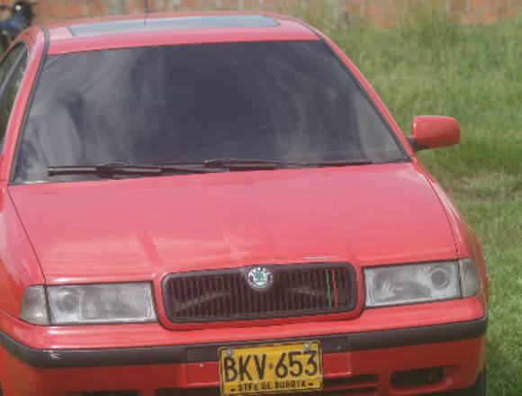 SKODA OCTAVIA ROJO 1999. 