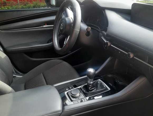 VENDO MAZDA 3 AÑO 2020