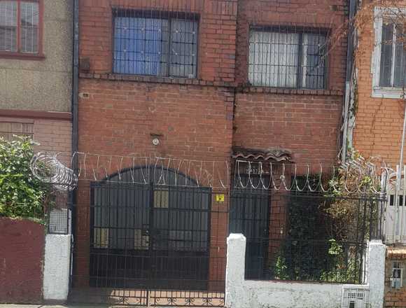 Vendo casa en Chapinero, servicios como estrato 1