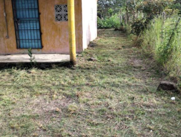 Venta de terreno con pequeña casa