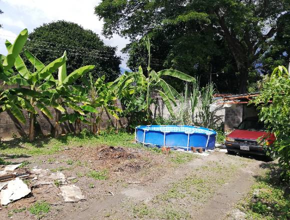 Terreno con bienechurias en el Limón 