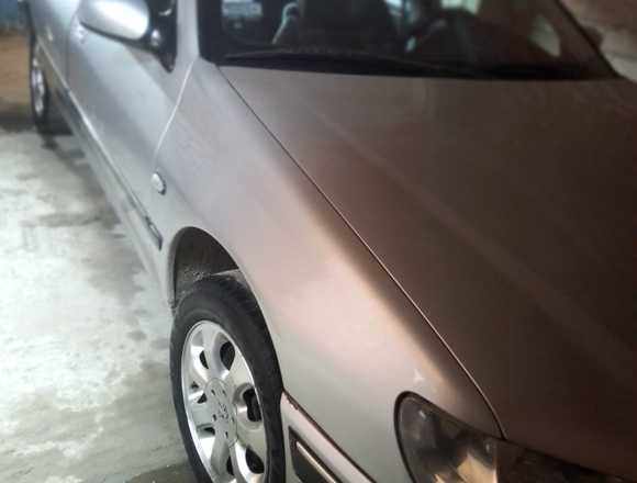 Se vende Peugeot berlina 