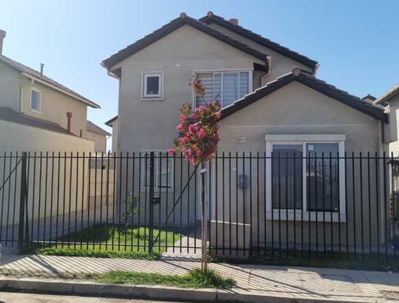 Hermosa casa aislada se arrienda en Maipu