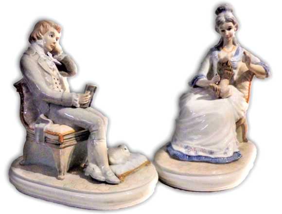 PAREJA DE FIGURAS. 26 x 25 x 16 cm. Ideal regalo.