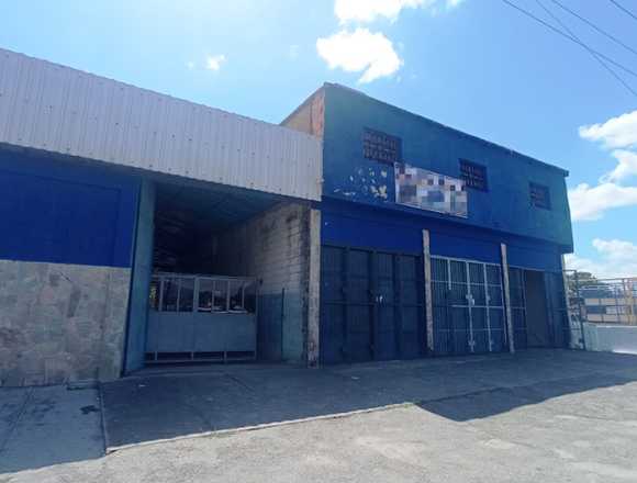 AMPLIO GALPÓN EN ZONA INDUSTRIAL DE TOCUYITO. G12