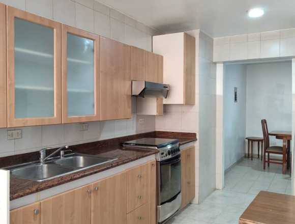 APARTAMENTO EN ALQUILER EN URB. EL BOSQUE. A93