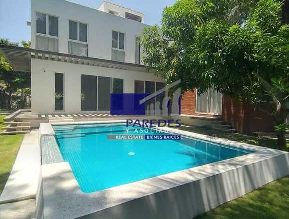 C114 Casa en venta en Paseo de los Viveros Ixtapa