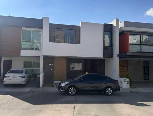 C107 Casa en venta en Paseo del Parque Tres Marías