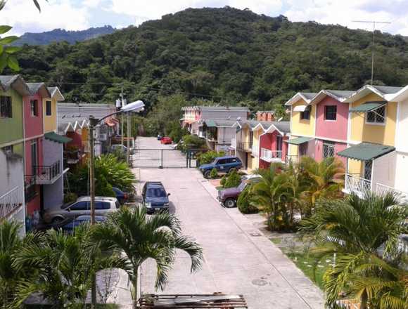 Town Hause en urb privada 