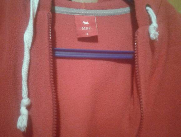 Campera polar con capucha color roja- Marca M y C