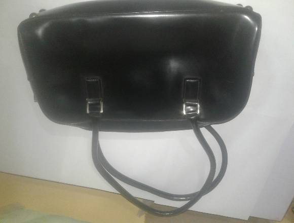 Vendo Cartera marca SQUASH-Excelente estado-usada 