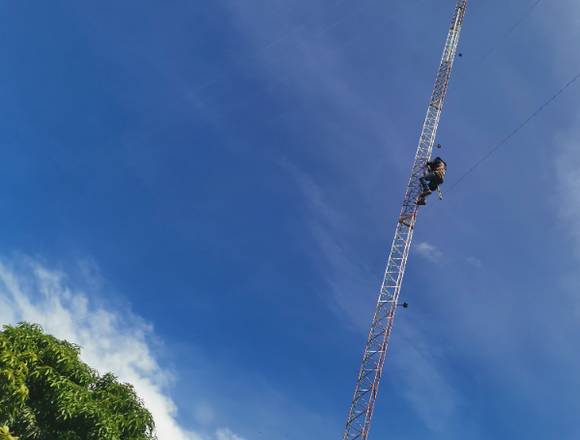 Antena y Rádio seminueva de 42 m
