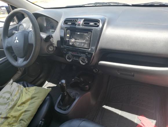 Se vende auto por motivo de viaje