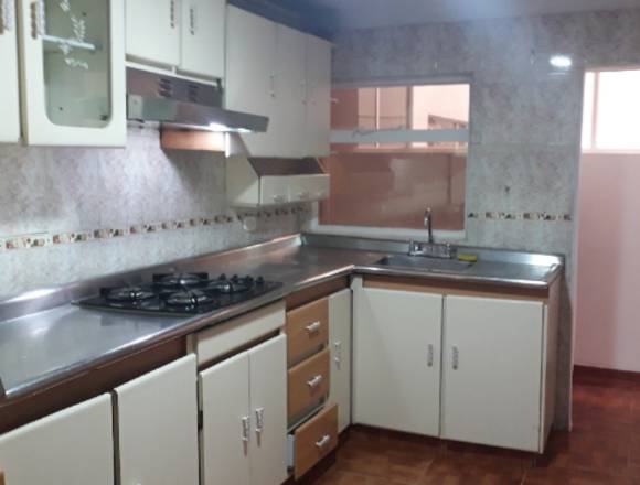 SE ARRIENDA UN HERMOSO APARTAMENTO.(OFICINA)