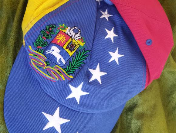 GORRA CON LA BANDERA VENEZOLANA